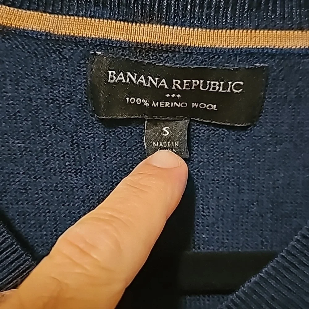 Banana Republic V neck